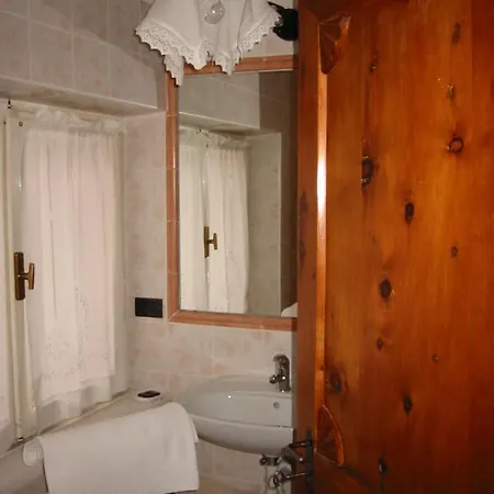 Touring 3* مادونا دي كامبيليو
